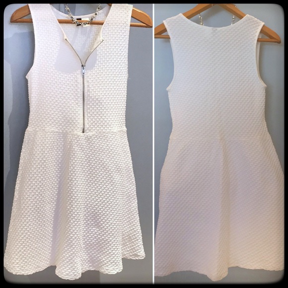 H&M WHITE FRONT ZIP SKATER WAFFLE-KNIT DRESS - Picture 3 of 6